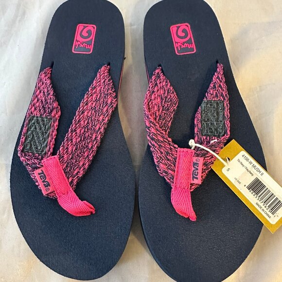 Teva Women's Mush II Sandals, Tiki Navy/Raspberry Size Women 5 NWT - Picture 1 of 5